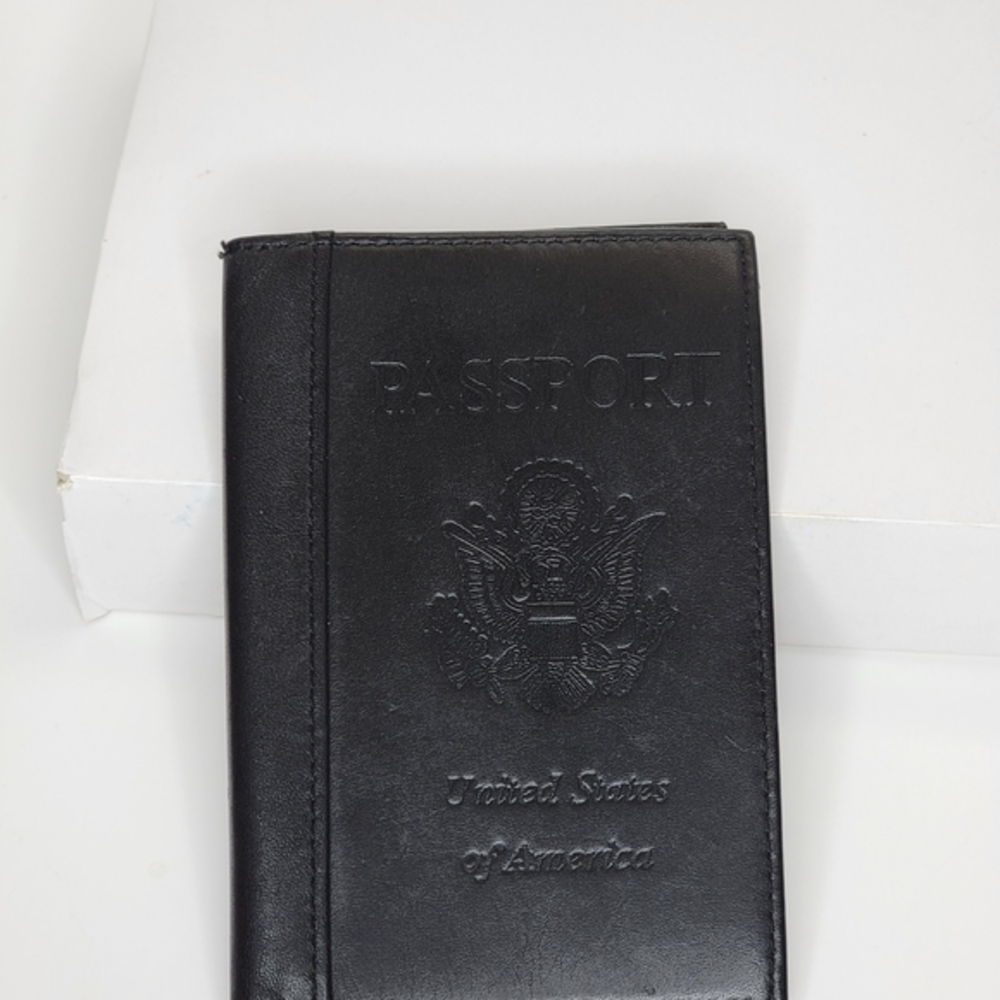 ``P25563 Passport Holder With Embossed US Front